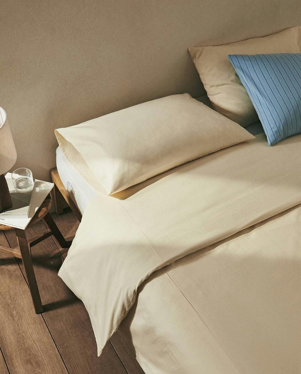 PLAIN-COLOURED DUVET COVER