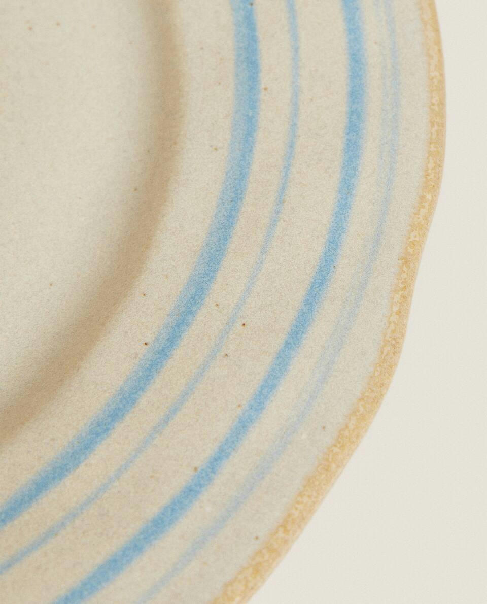STONEWARE TABLEWARE WITH LINE DESIGN