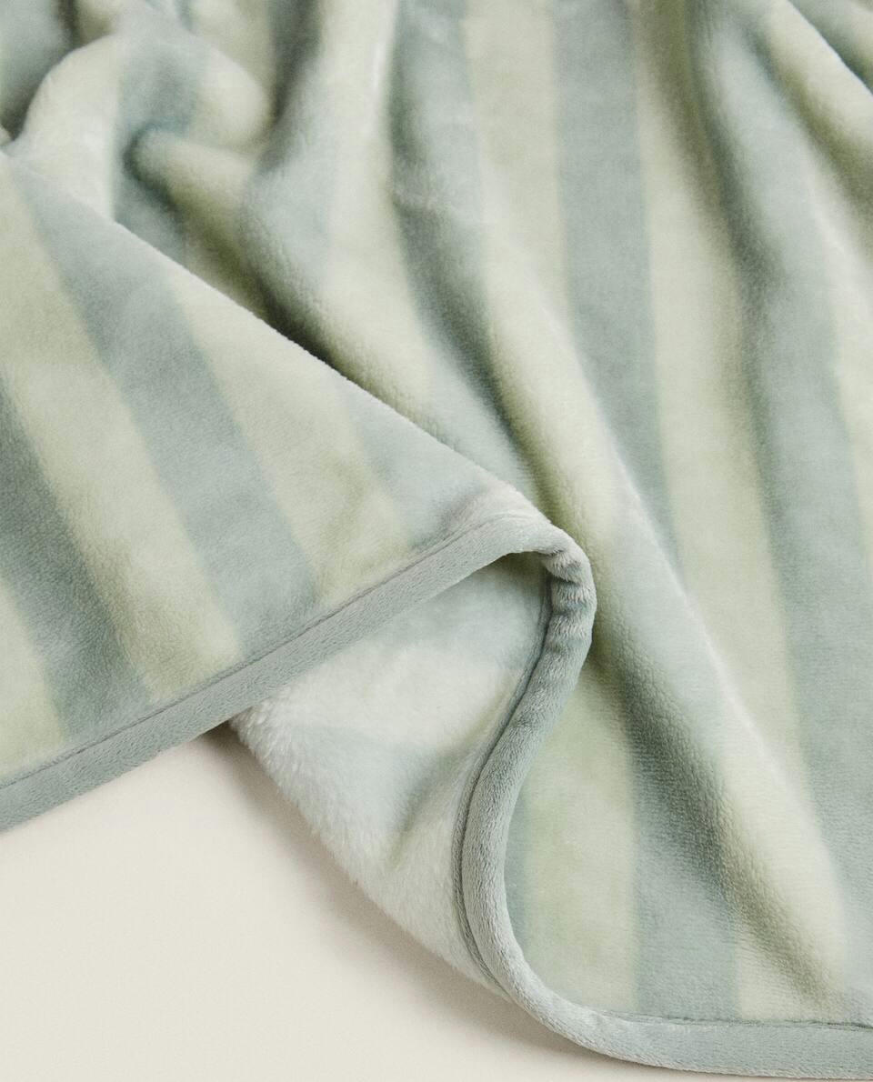 STRIPED FLEECE BLANKET