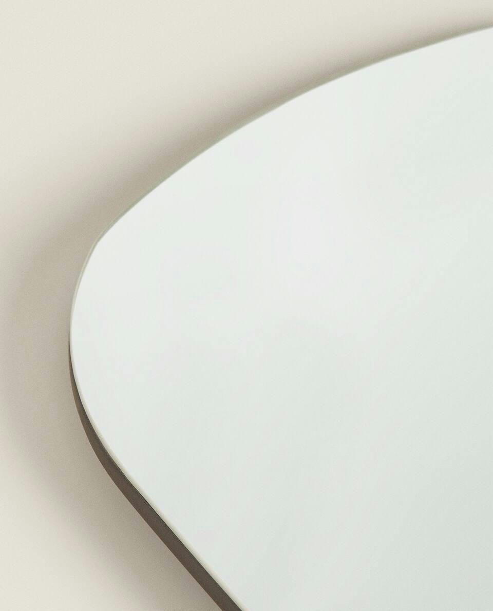 IRREGULAR-SHAPED MIRROR