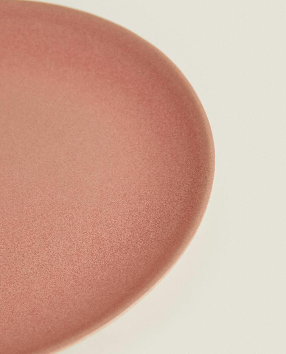 COLOURED STONEWARE TABLEWARE