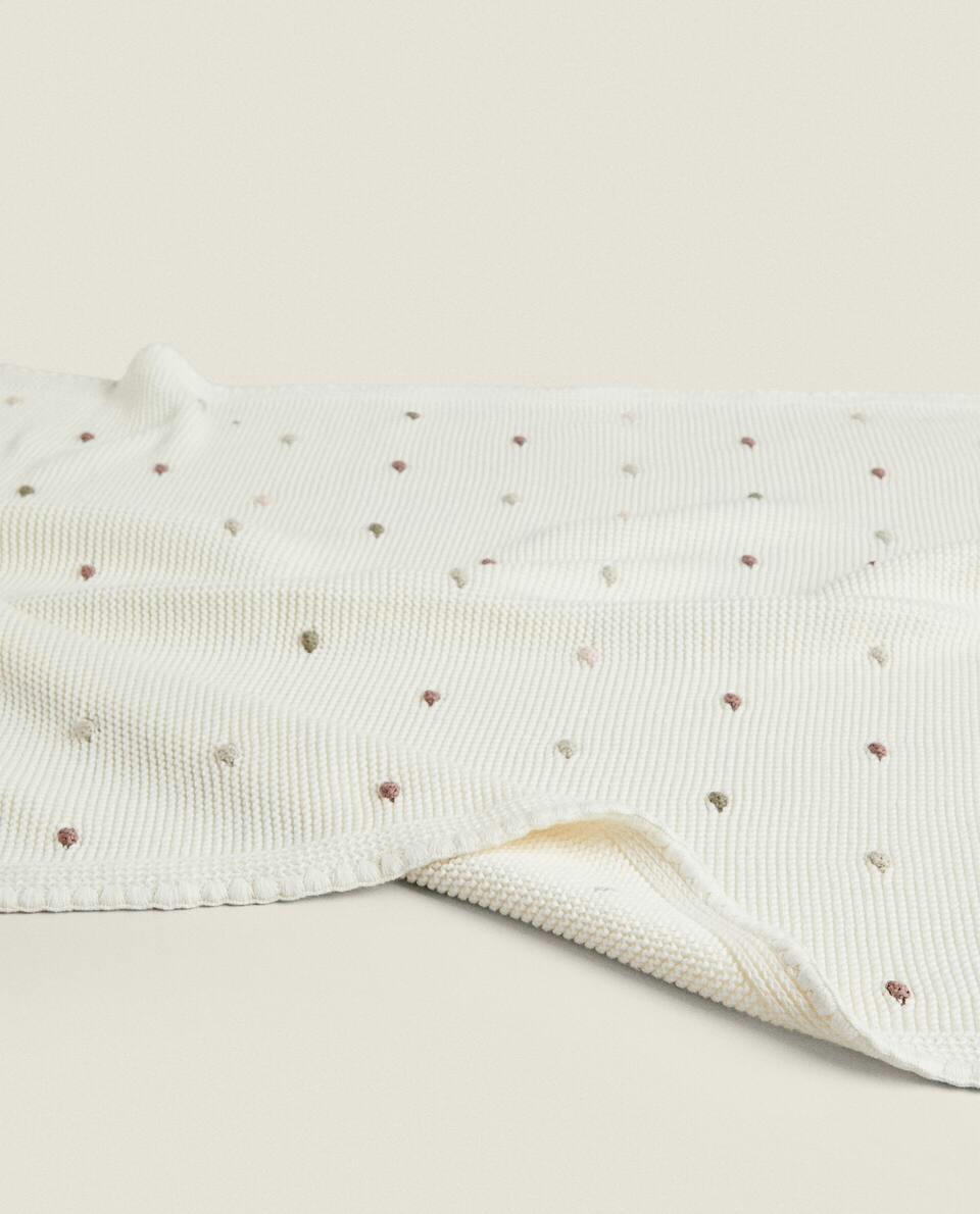 CHILDREN’S KNIT BLANKET