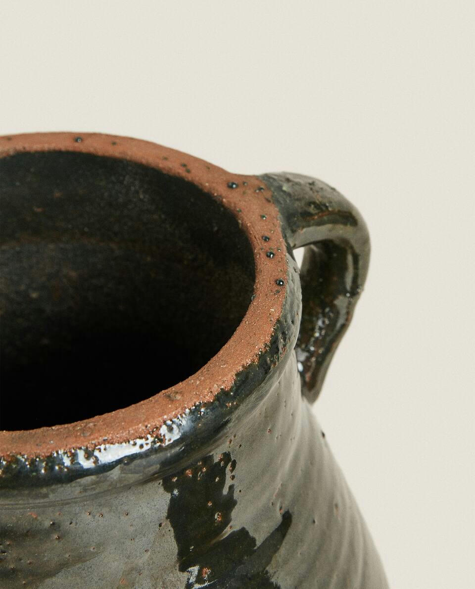 CERAMIC VASE WITH HANDLES
