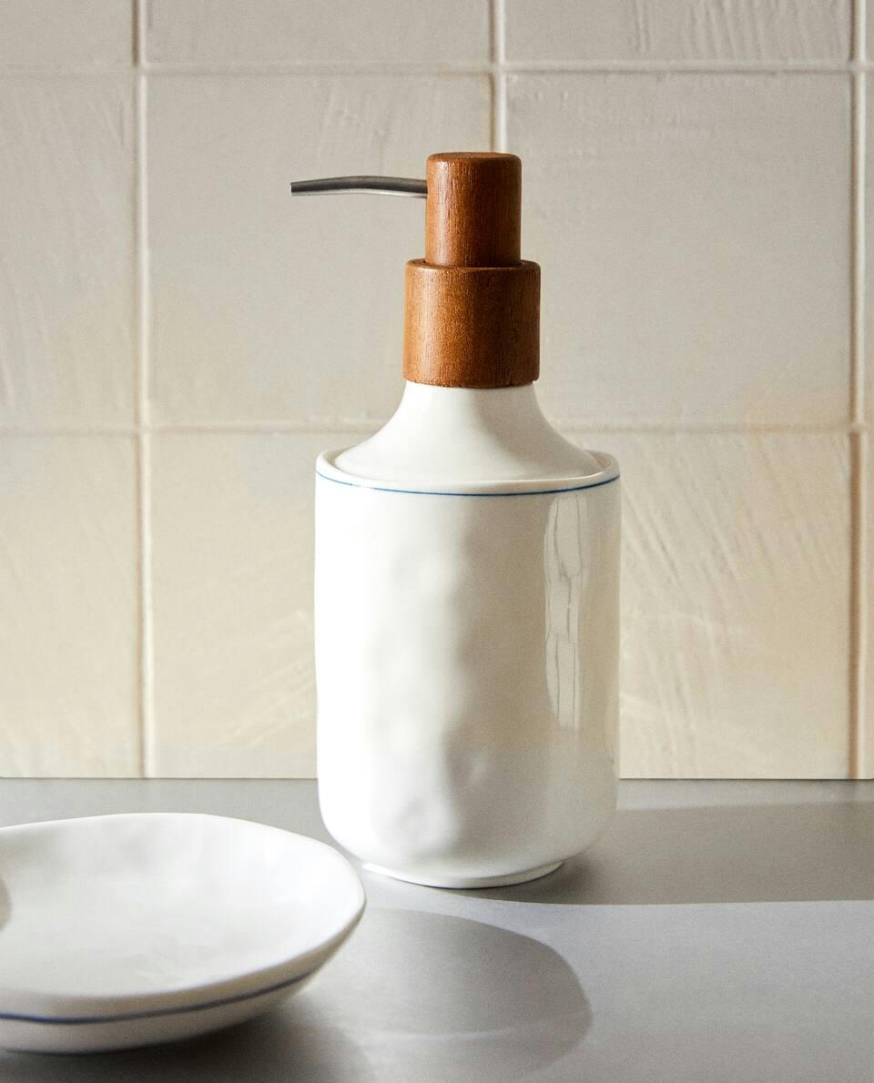 PLAIN CERAMIC BATHROOM SET