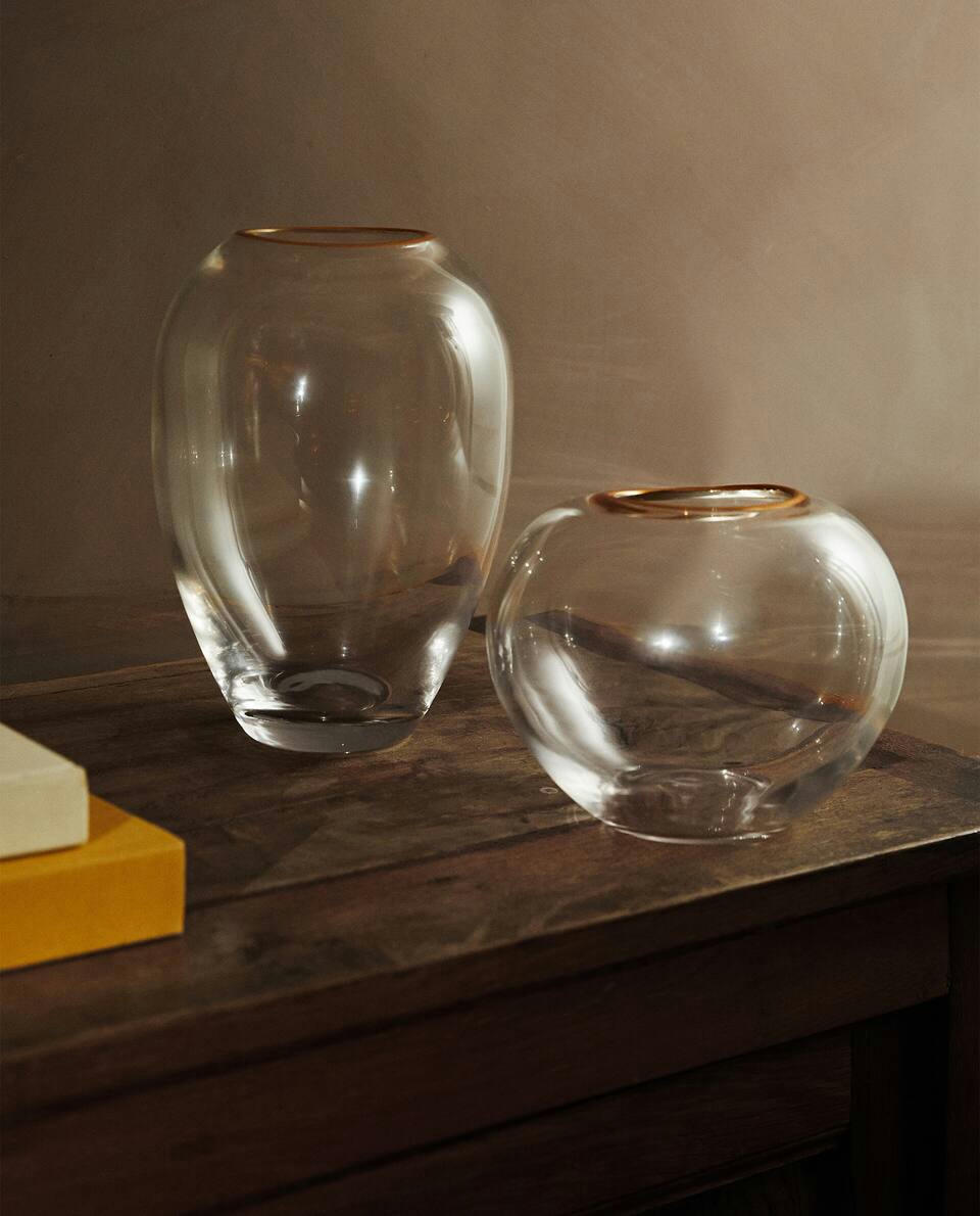 GLASS VASE WITH LINE