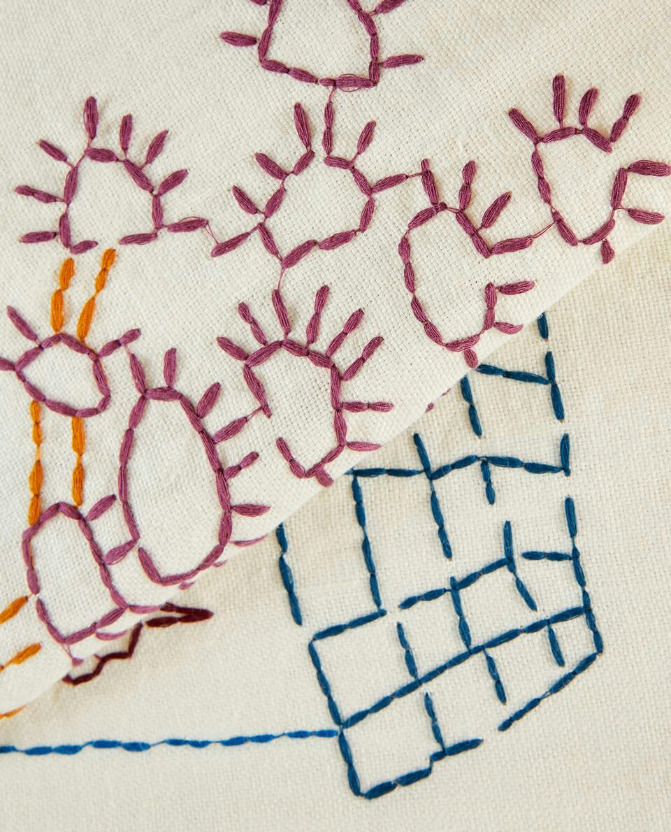 EMBROIDERED LINEN TABLECLOTH