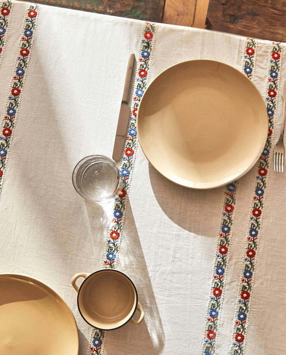 EMBROIDERED COTTON TABLECLOTH