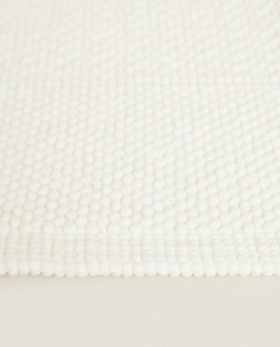 TEXTURED WAFFLE BATH MAT