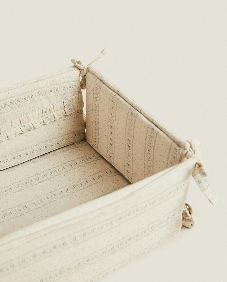 LINEN ORGANISER WITH BORDER