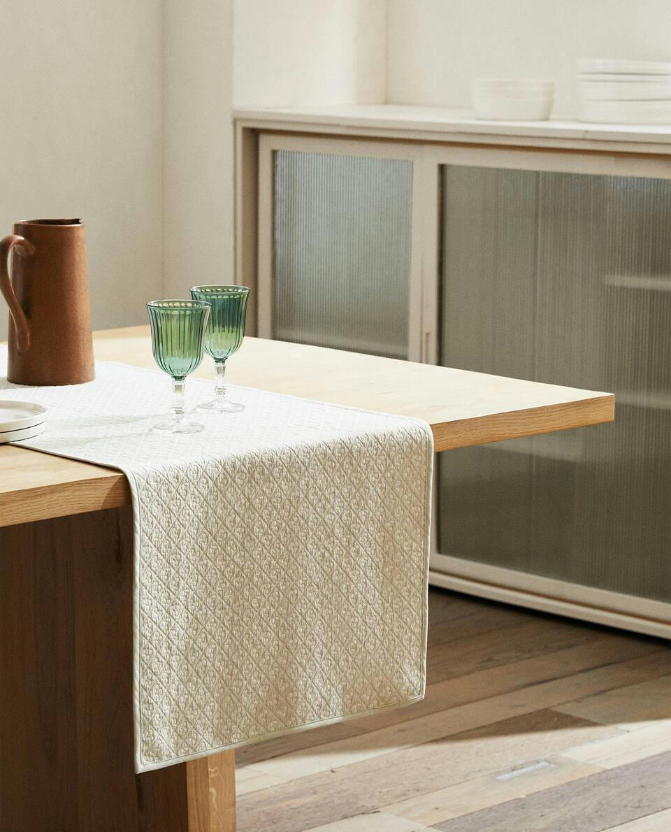 COTTON TABLE RUNNER WITH CHERRY DETAIL