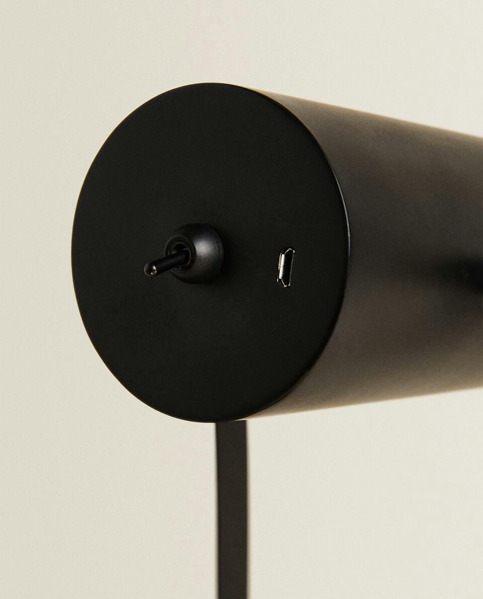 USB RECHARGEABLE SPOTLIGHT