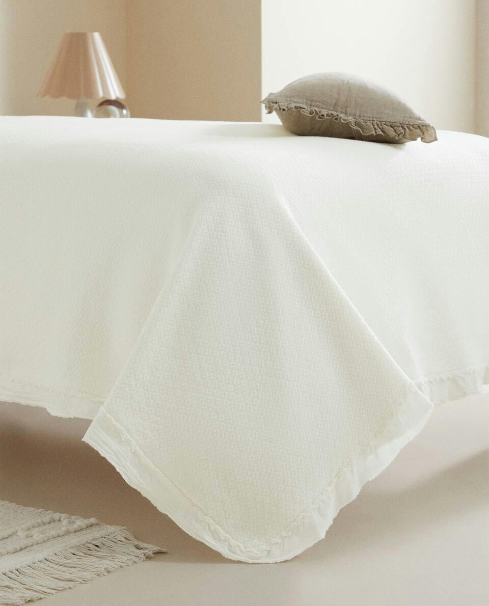 CHILDREN’S CROCHET JACQUARD BEDSPREAD