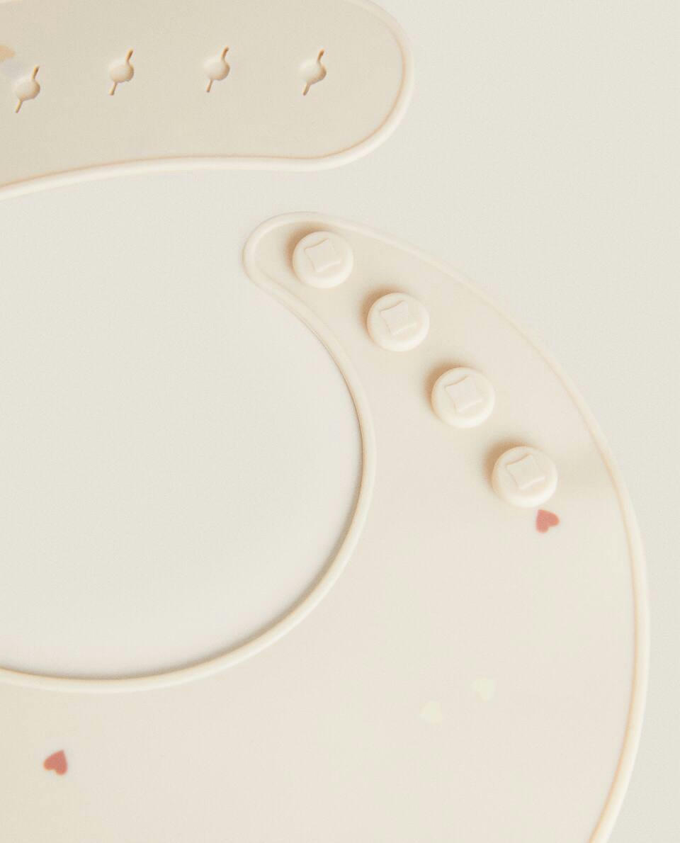 SILICONE HEART PRINT BIB