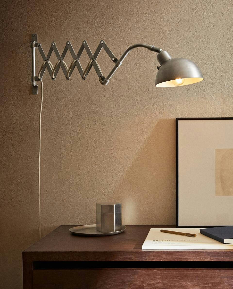 EXTENDABLE WALL LAMP