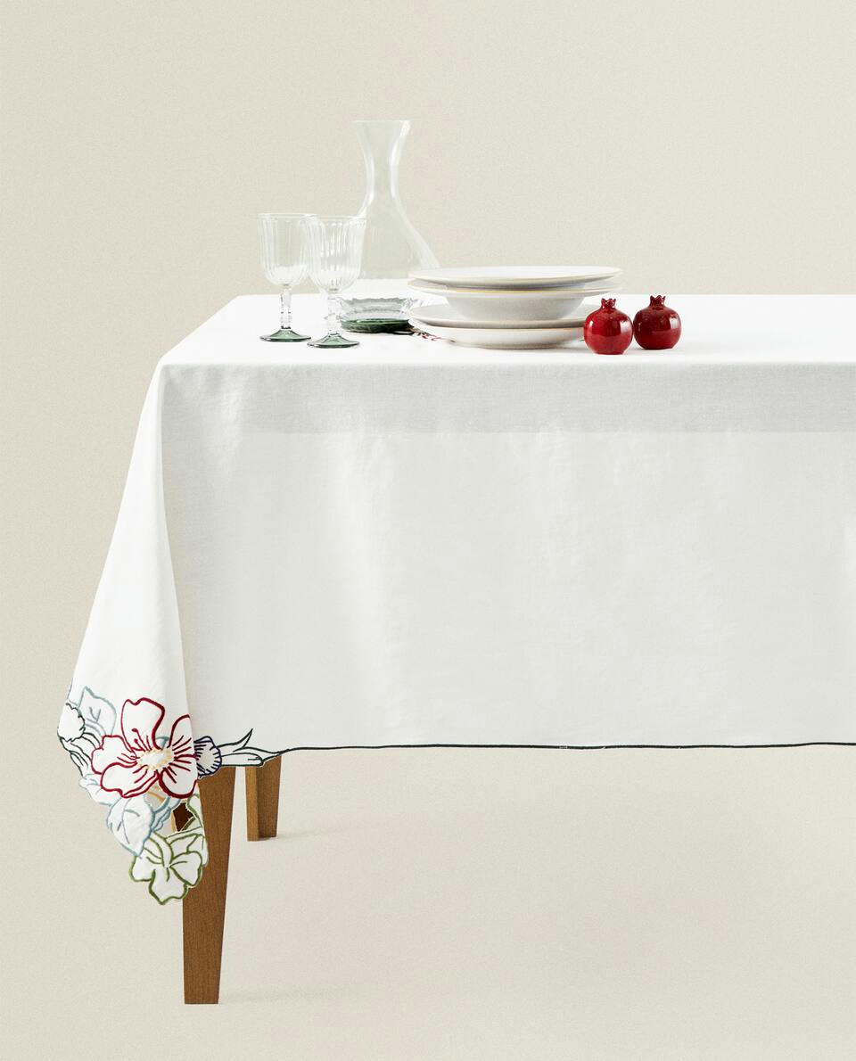RAMIE TABLECLOTH WITH FLORAL EMBROIDERY