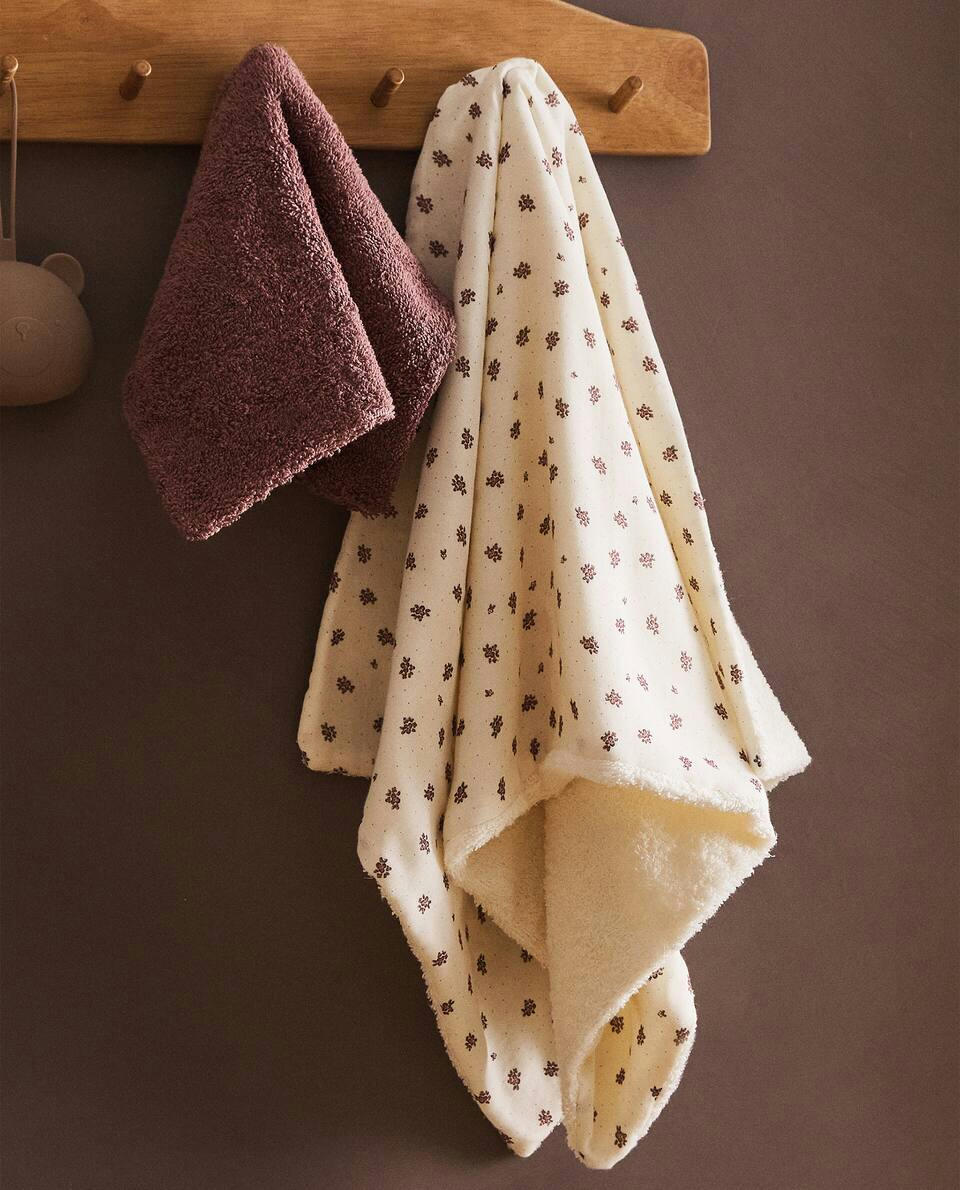 CHILDREN'S FLORAL PRINT TOWEL