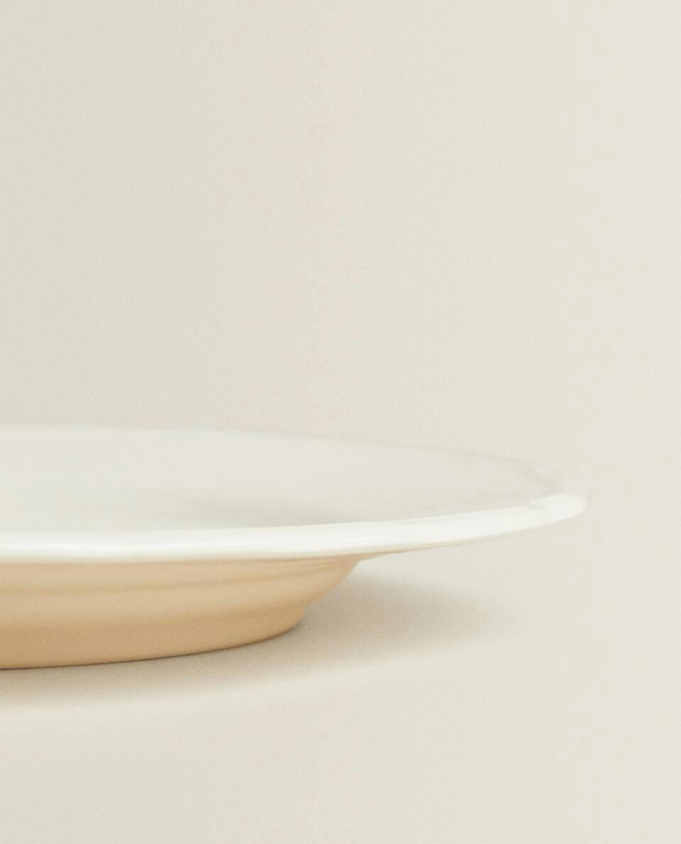 EARTHENWARE DINNER DISH WITH RAISED-DESIGN EDGE