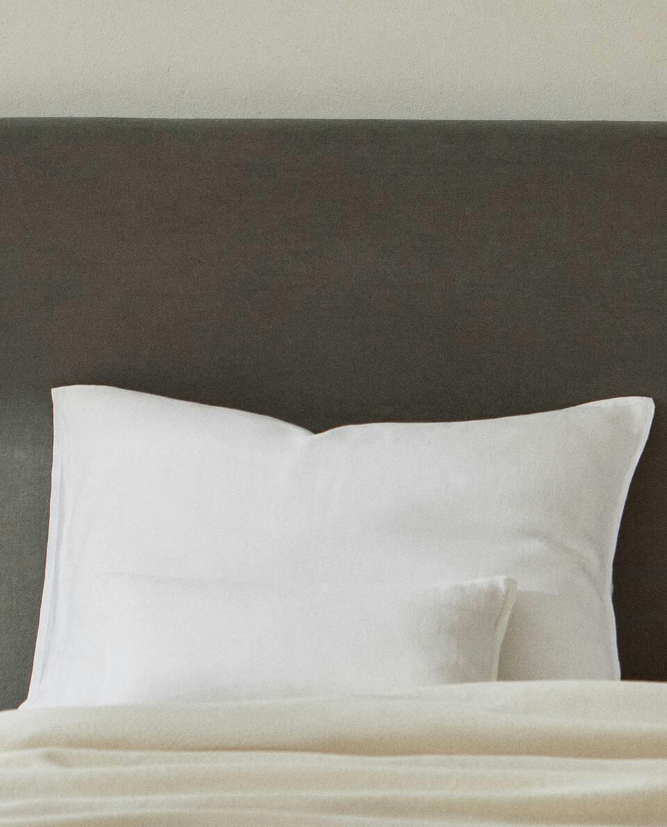 HEADBOARD WITH LINEN COVER