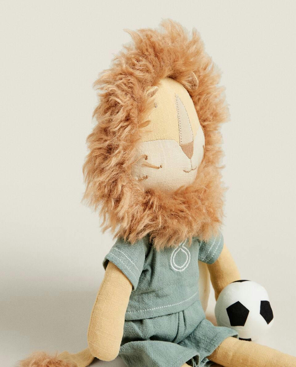 LION FOOTBALL SOFT TOY