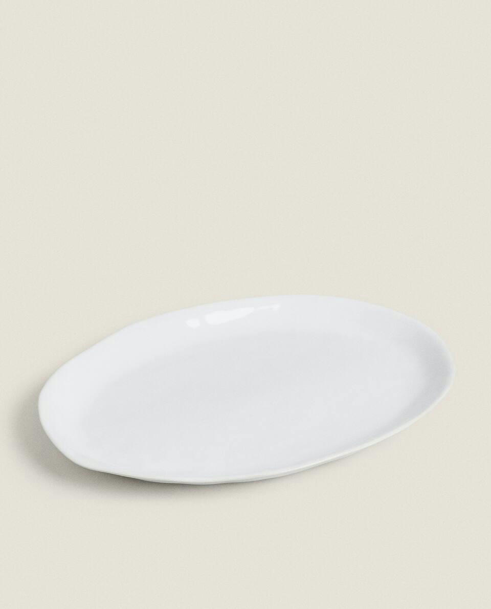 SET OF STONEWARE SERVING DISHES