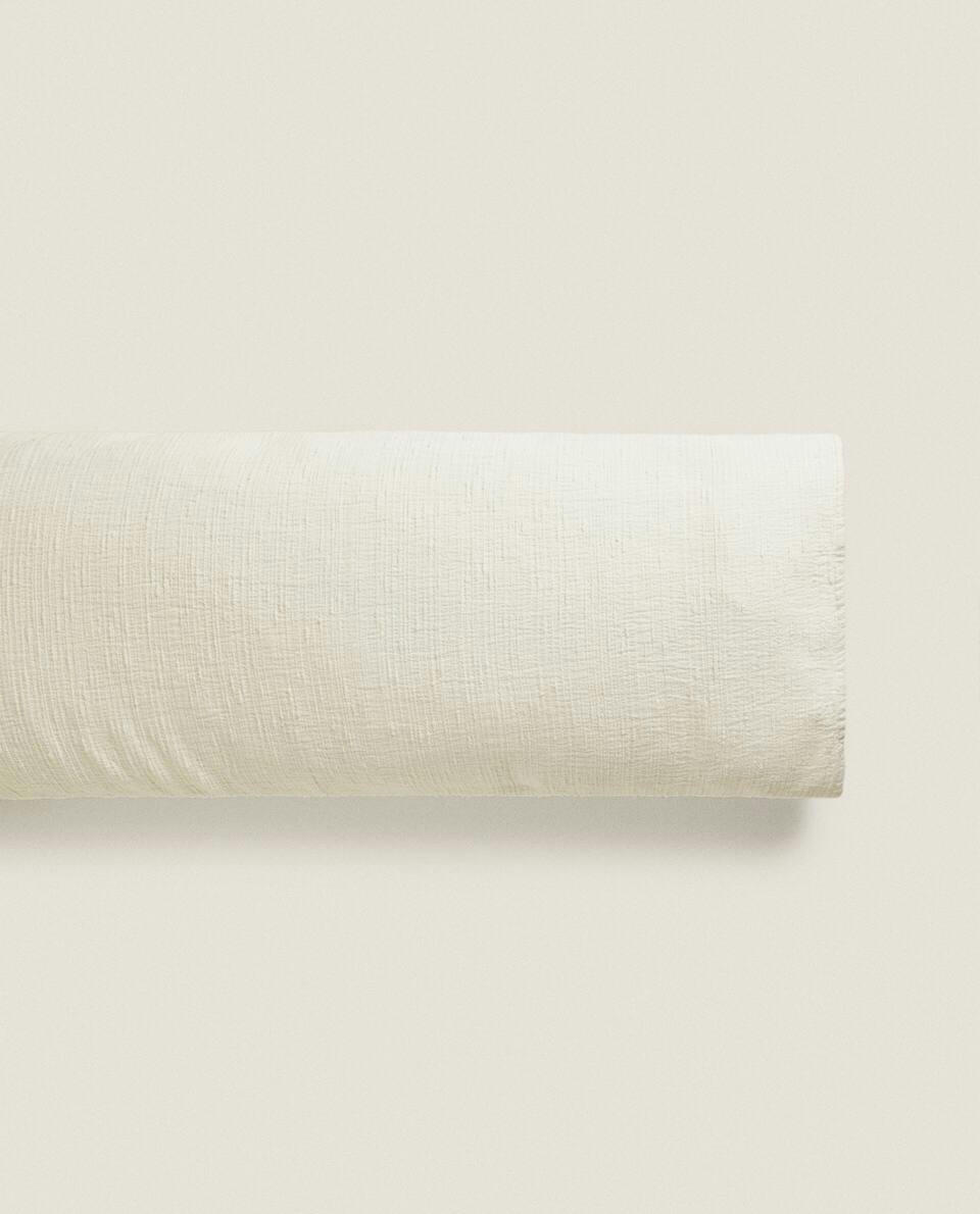 PILLOWCASE WITH RAISED QUILT BEDSPREAD EFFECT