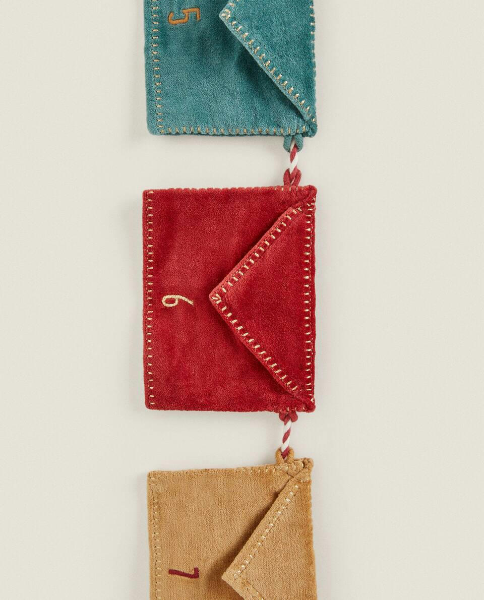 CHILDREN’S ADVENT CALENDAR WITH CHRISTMAS GARLAND