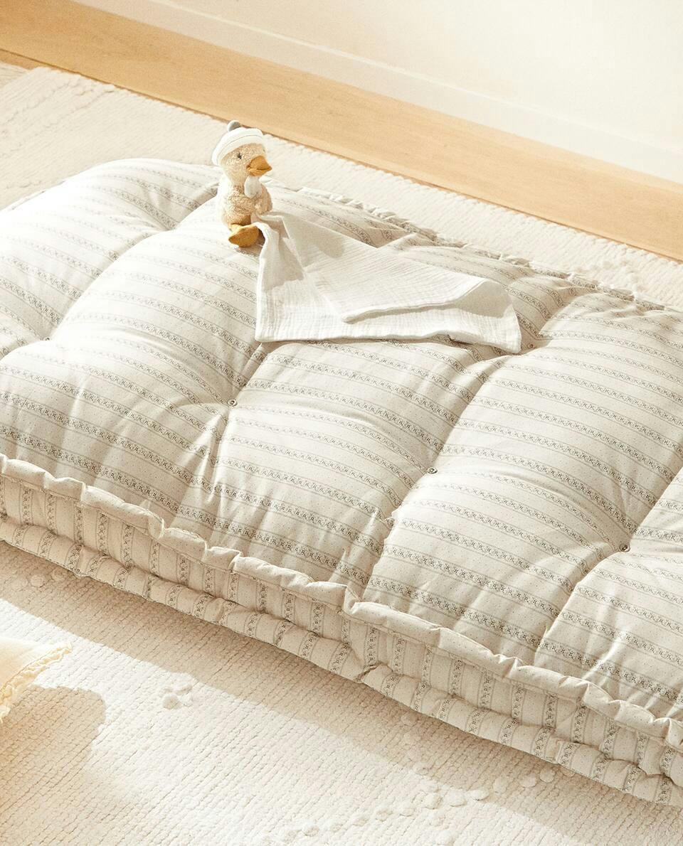 STRIPED FLOOR CUSHION