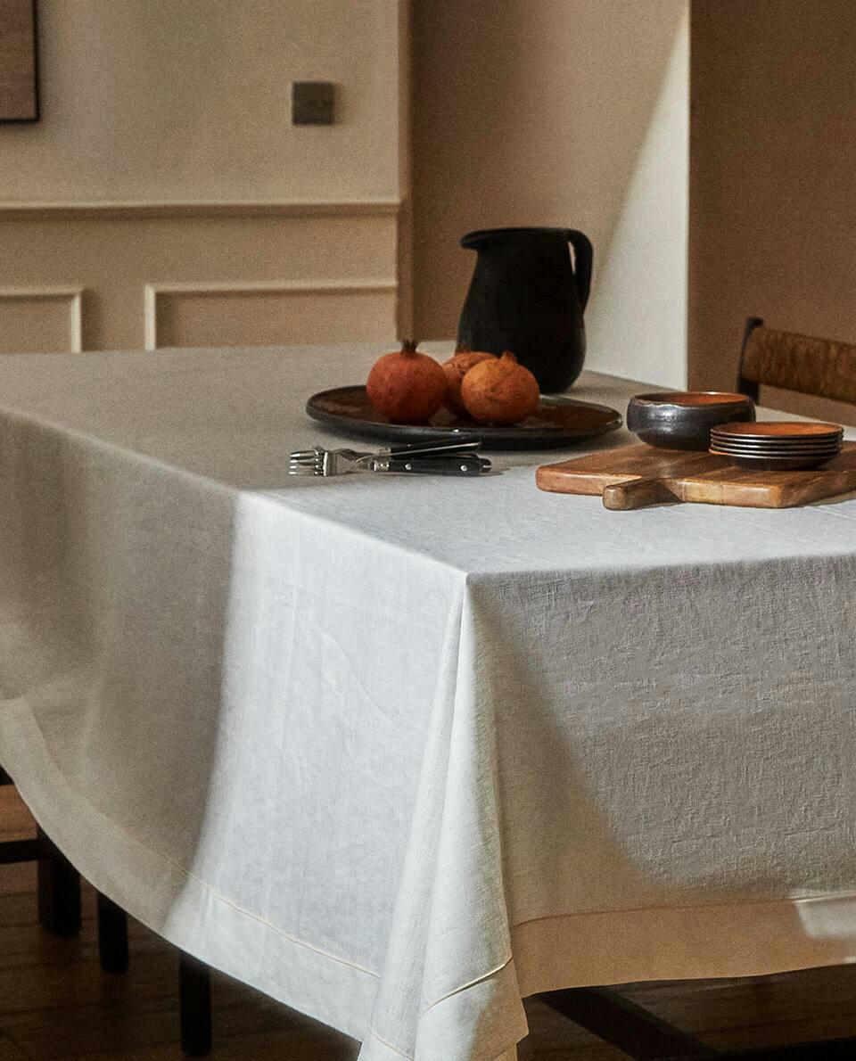 LINEN TABLECLOTH WITH PIPING