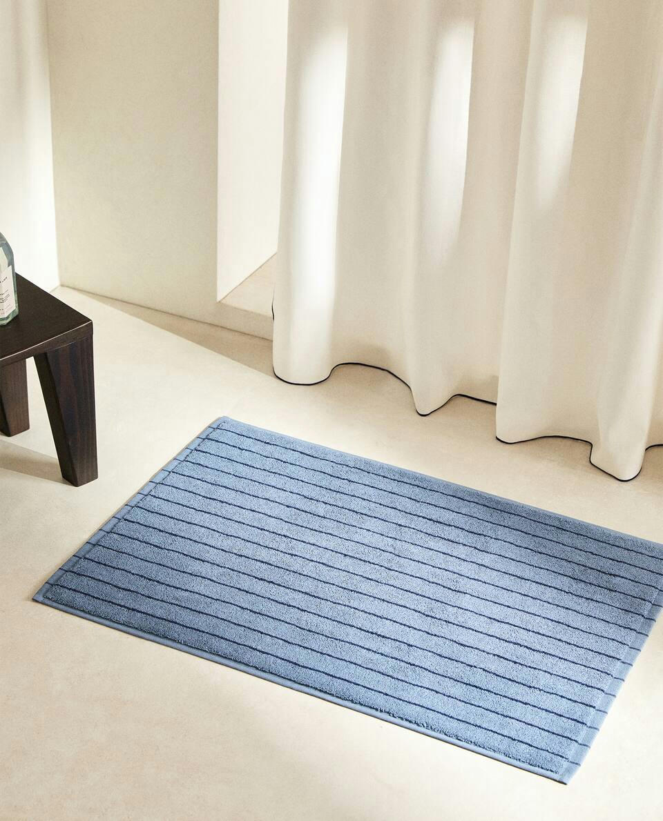 CONTRAST STRIPE BATH MAT