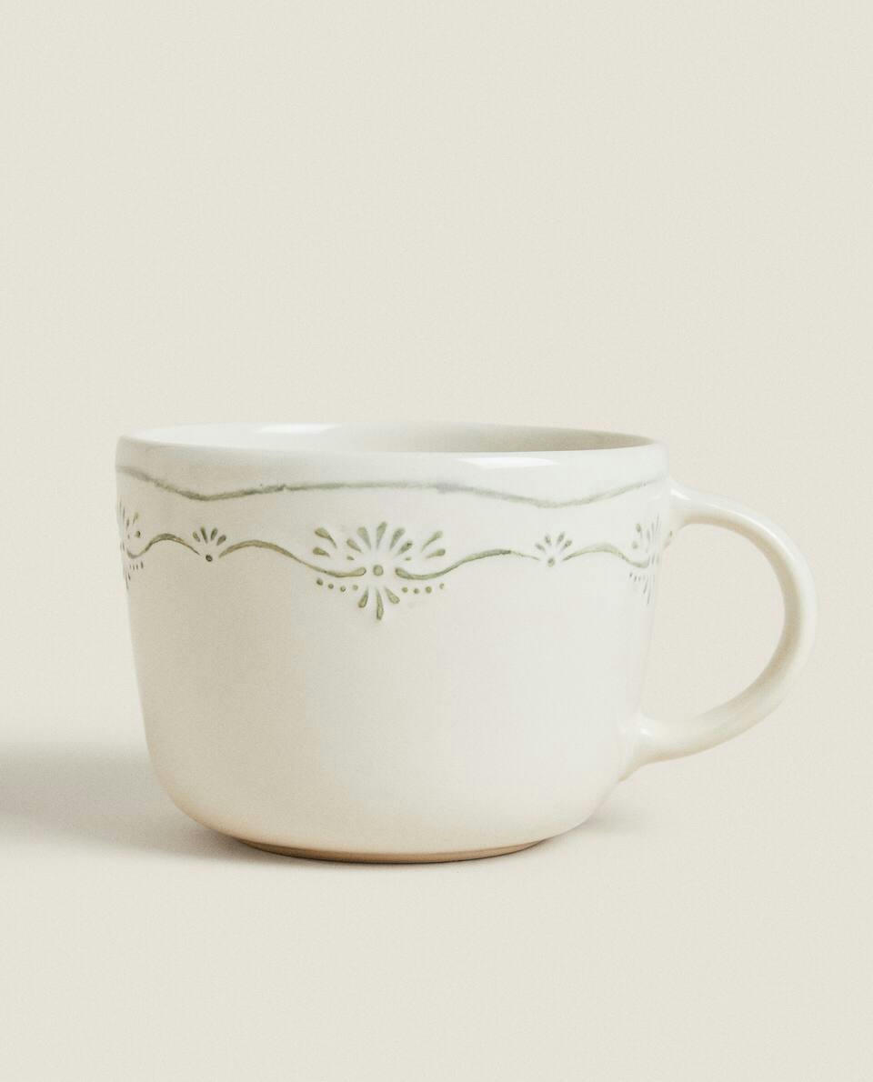 EARTHENWARE BREAKFAST MUG WITH RAISED CHRISTMAS DESIGN