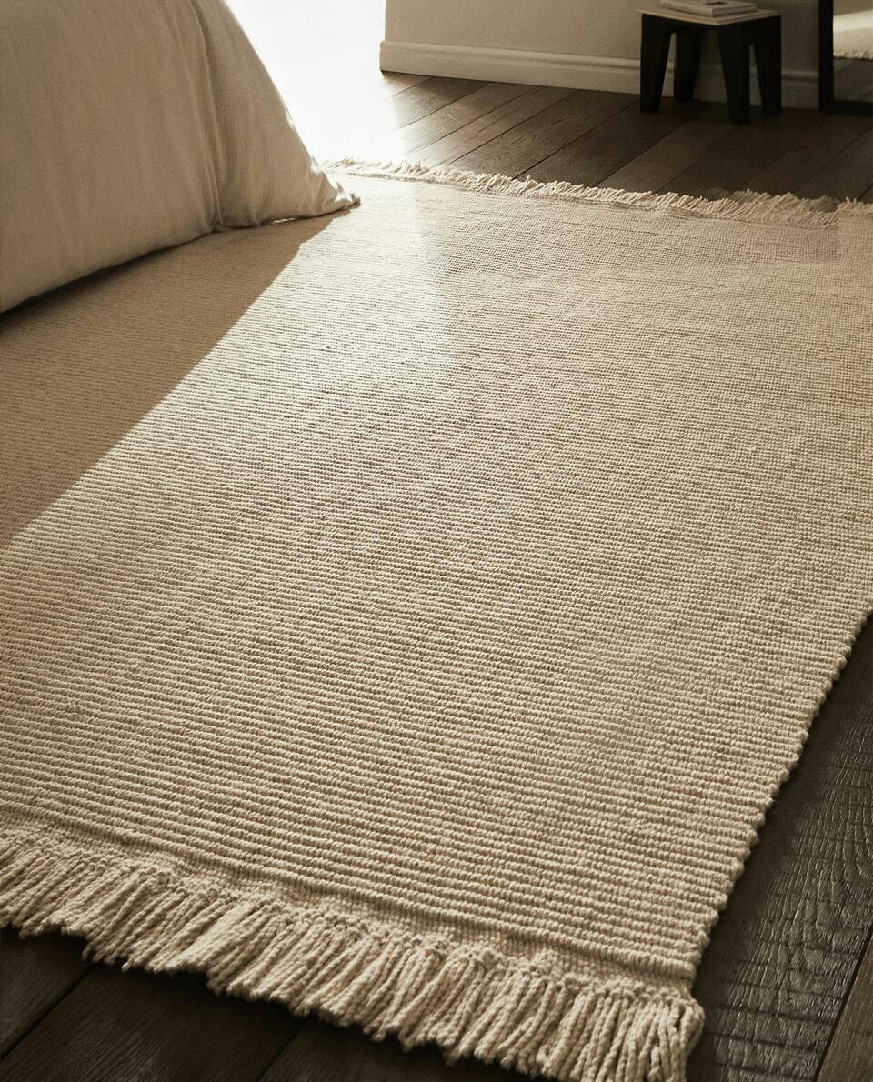 PLAIN WOOL RUG