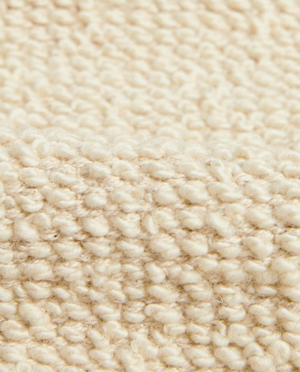 WAVY WOOLLEN RUG