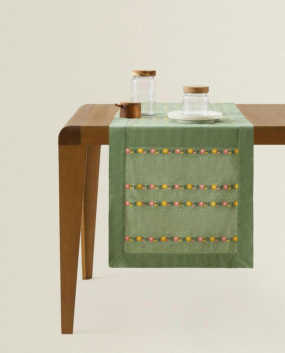 EMBROIDERED COTTON TABLE RUNNER