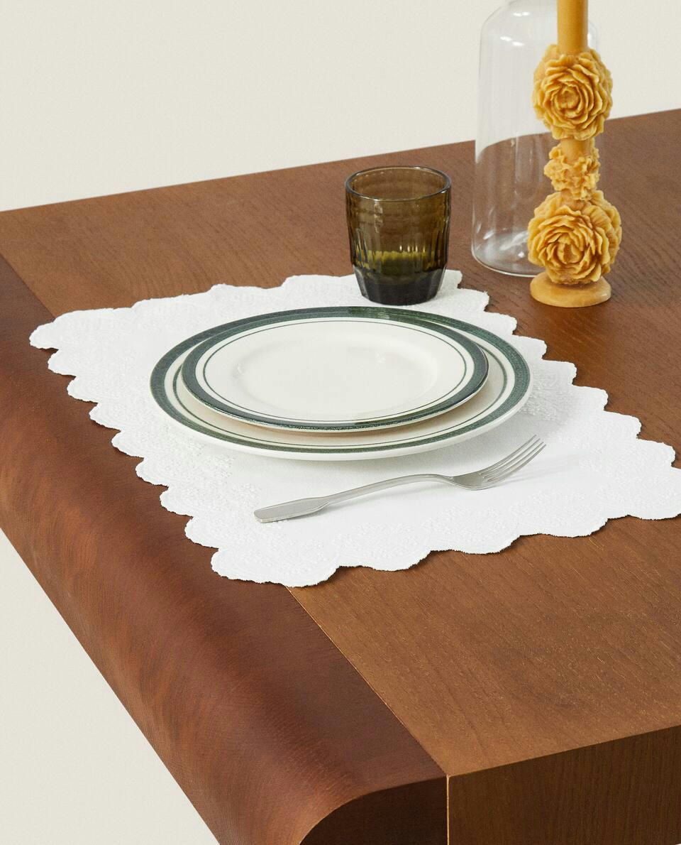 EMBROIDERED LINEN PLACEMAT