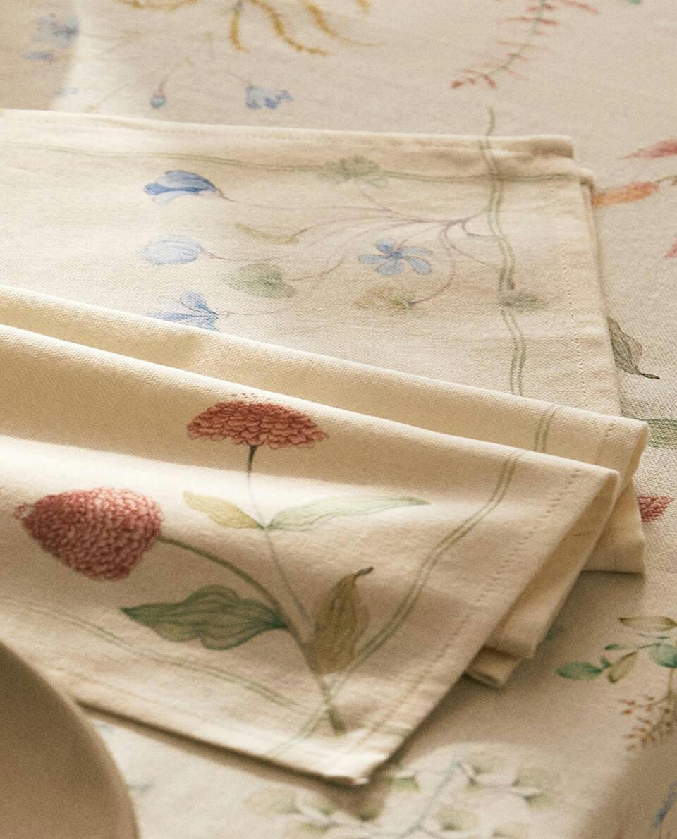 FLORAL PRINT NAPKINS