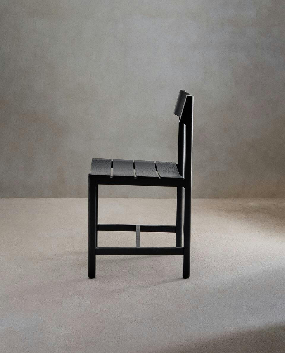 CHAIR 04