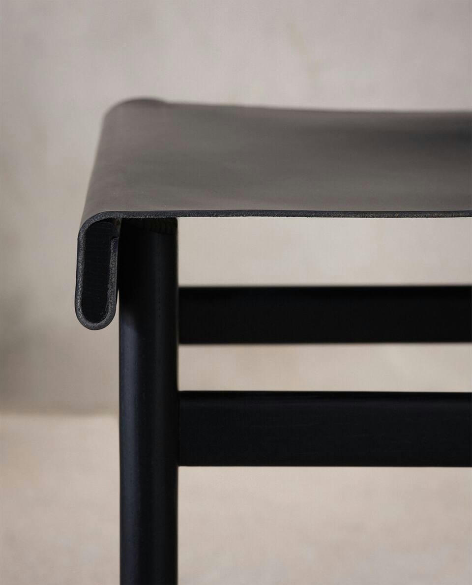STOOL 01