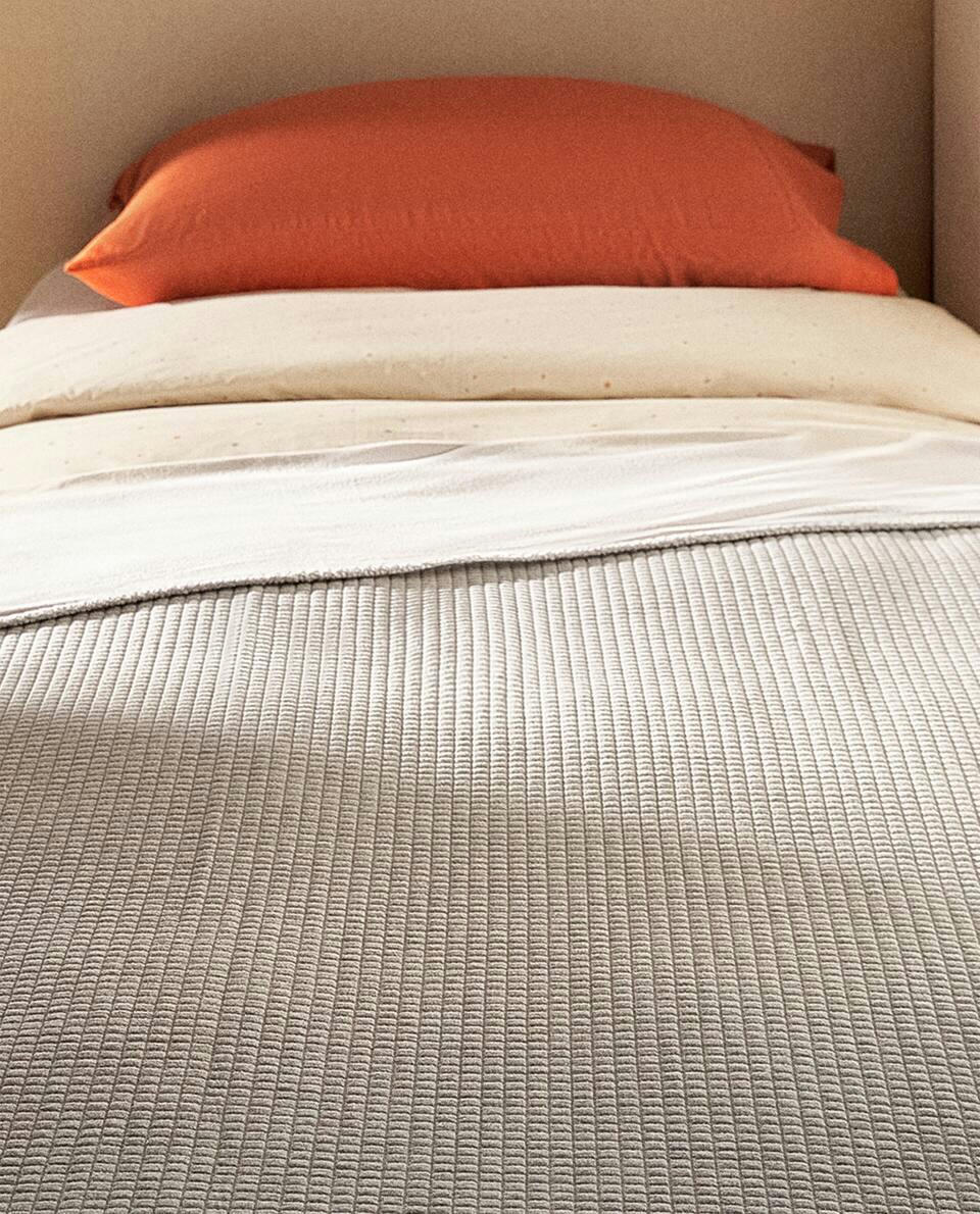 CHECKED JACQUARD BEDSPREAD