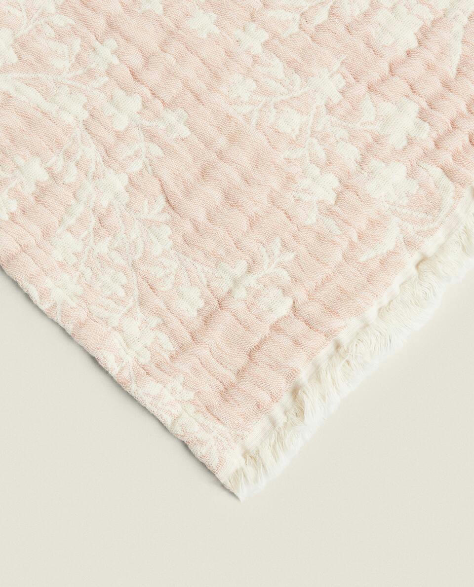 FLORAL JACQUARD BLANKET