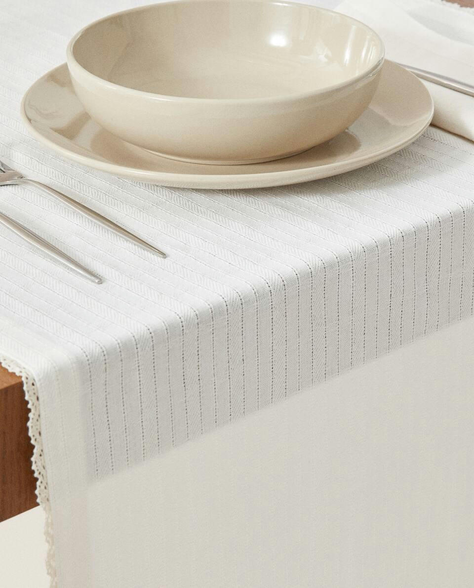 JACQUARD TABLE RUNNER