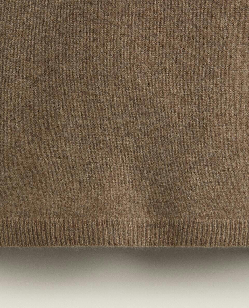 CASHMERE TURTLENECK SWEATER