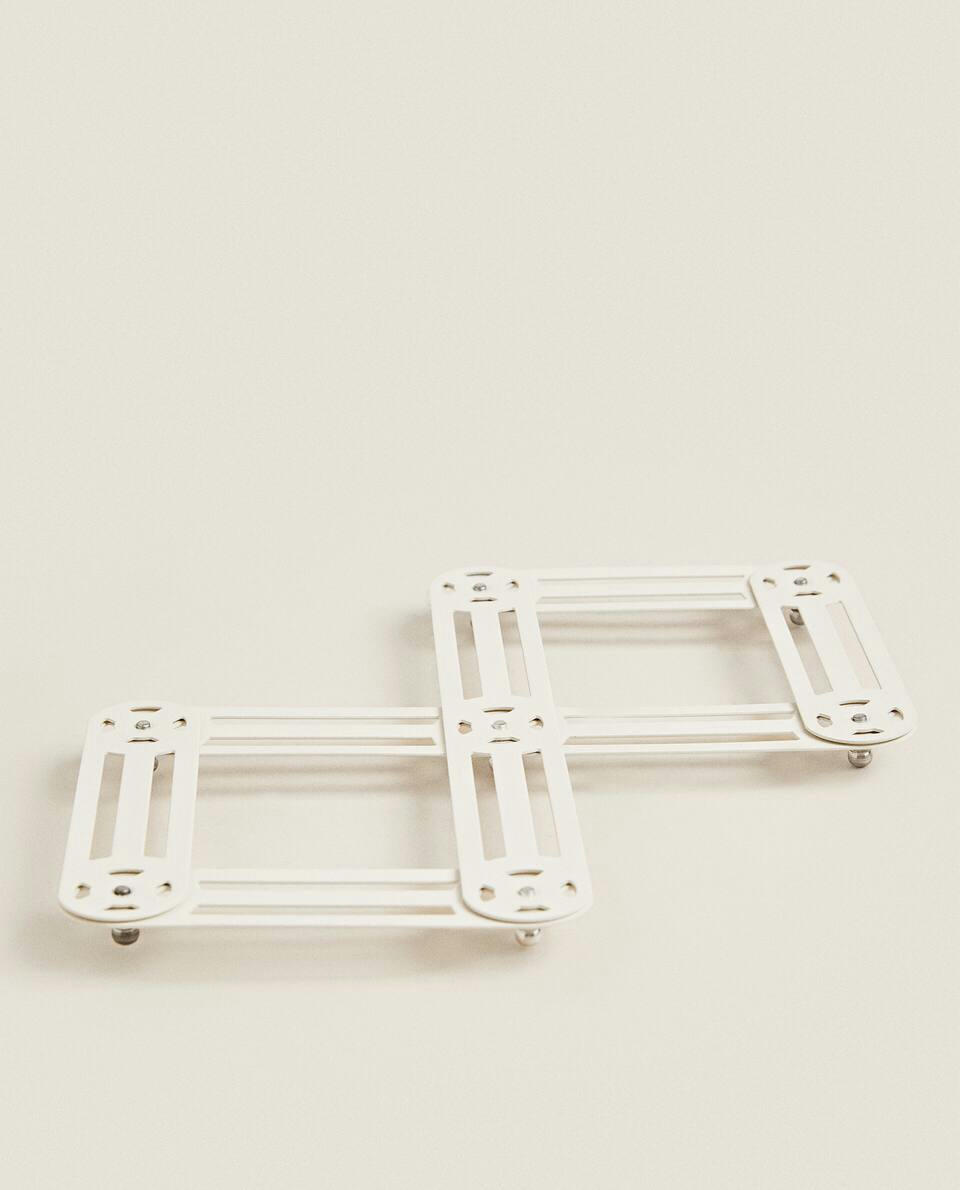 EXTENDIBLE TRIVET