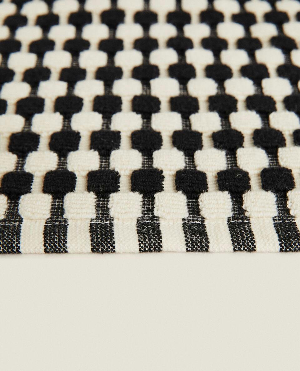 TEXTURED WAFFLE BATH MAT