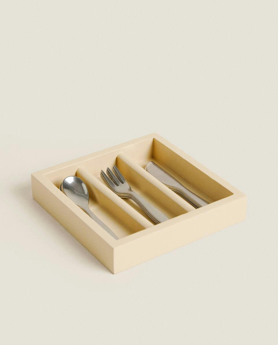 CHILDREN’S TOY SET OF CUTLERY