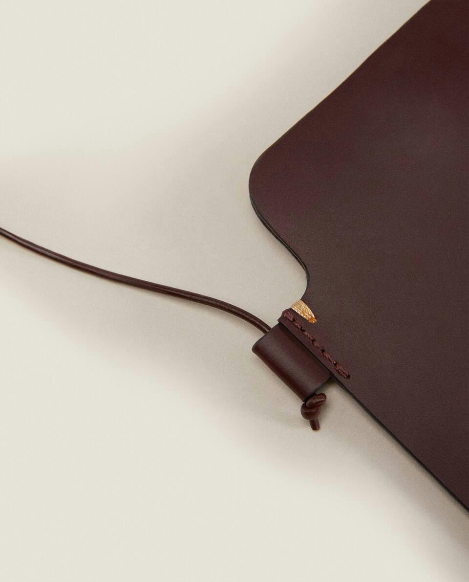 LEATHER MOBILE CASE WITH TOPSTITCHING DETAIL