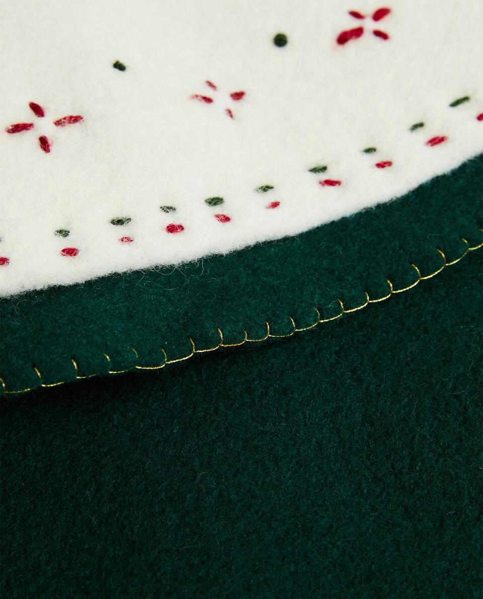 FELT TREE STAND CHRISTMAS DECORATION