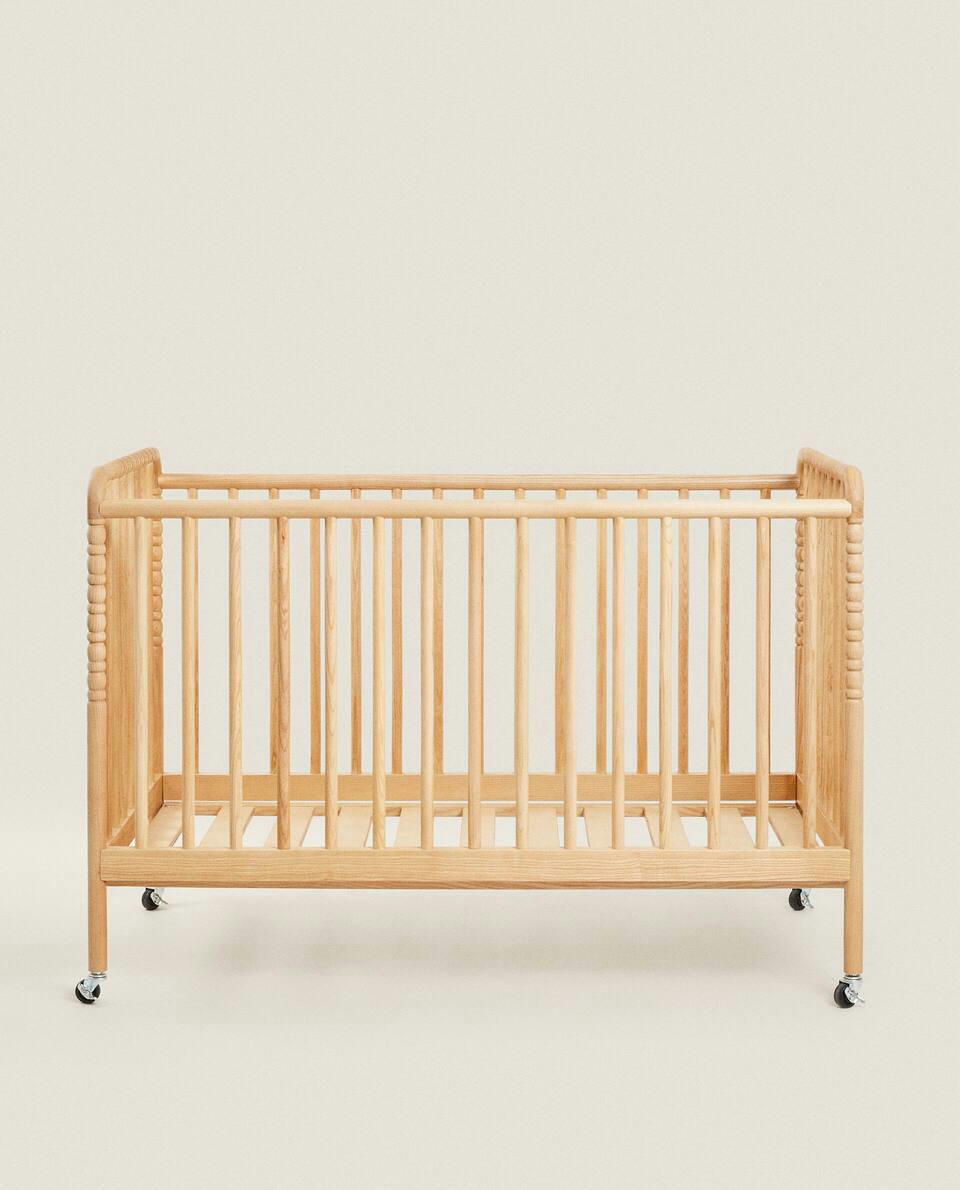 ENGRAVED WOODEN COT