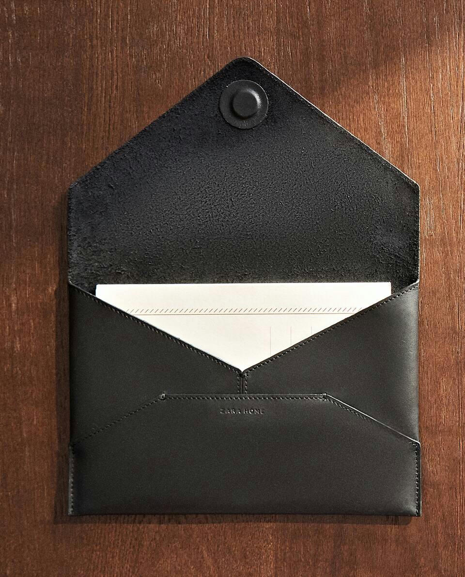 LEATHER DOCUMENT HOLDER CLUTCH