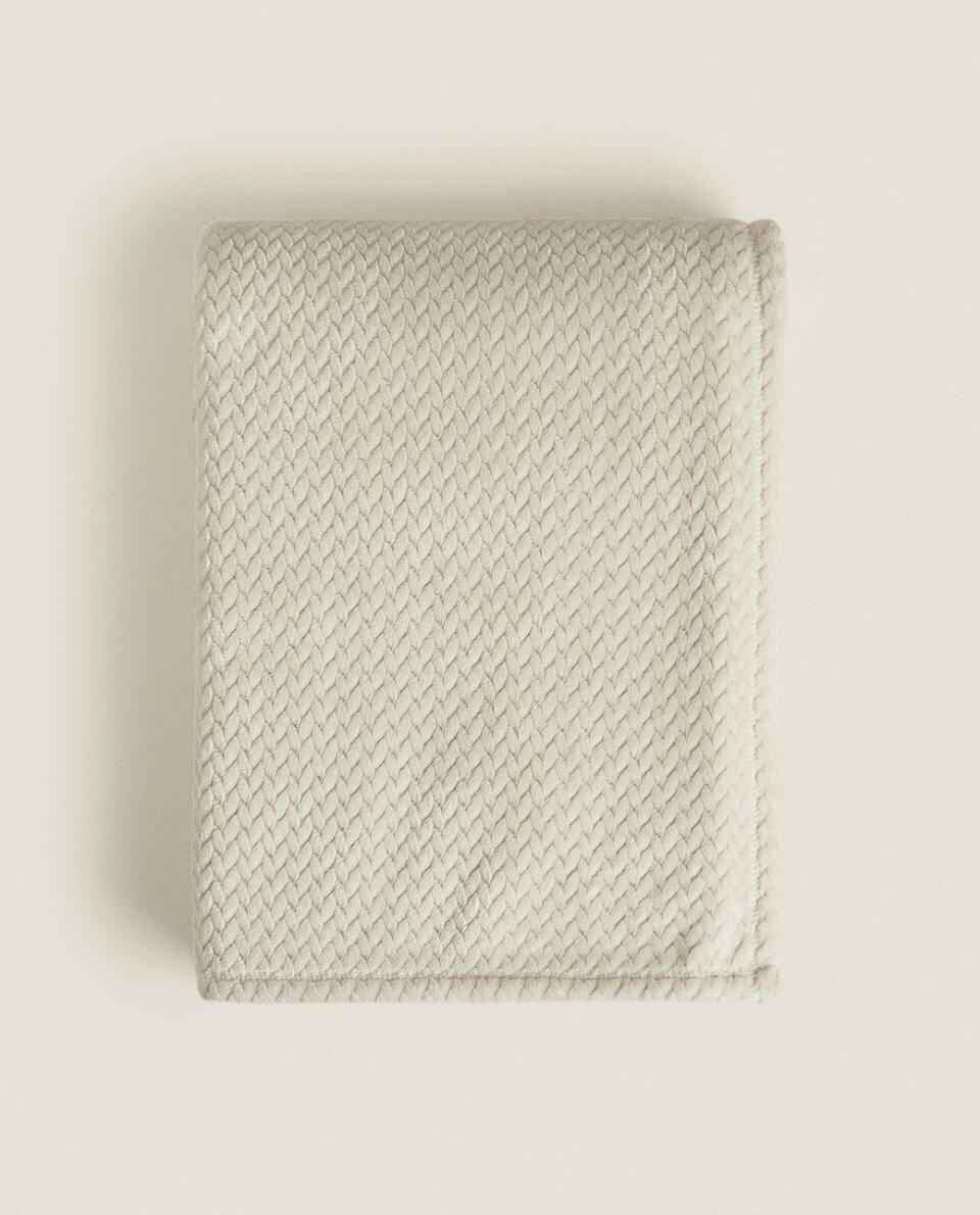 WOVEN FLEECE BLANKET
