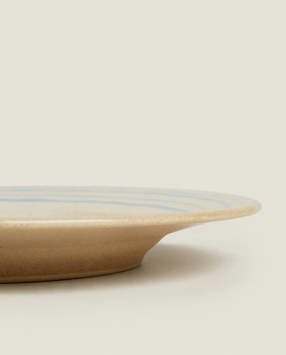 STONEWARE TABLEWARE WITH LINE DESIGN